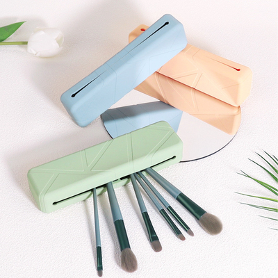 Un bon prix. Casse de maquillage en silicone portable LFGB de grande capacité en ligne