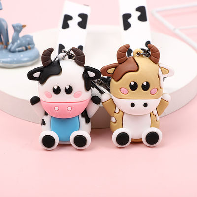 Un bon prix. Chaîne de clés de vache de dessin animé en silicone pour sac à dos et pendentif de voiture pour femmes en ligne