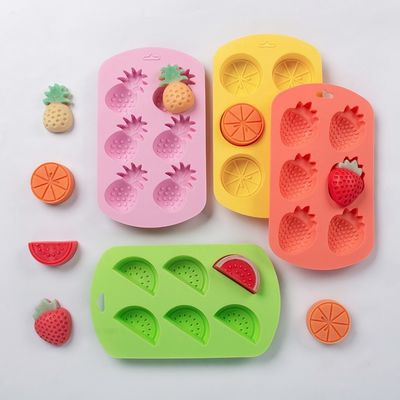 Un bon prix. 4 Paquet de moule en silicone en forme de fruit Ananas Citron Mélon Fraise Chocolat Bonbons Mousse de cuisson en 3D Moule de glace de fruits d'été Pour le bricolage Jelly Fondant Sabon gommée Cake Cupcake Topper Décoration en ligne