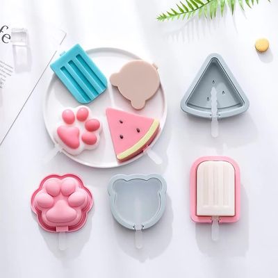 Un bon prix. Formes de crème glacée pour enfants - 4 paquets, 10 cavités Formes de crème glacée en silicone de qualité alimentaire, avec des bâtons réutilisables, un design plat et non collant, facile à décharger, empilable pour économiser de l'espace en ligne