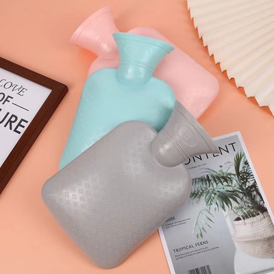 Un bon prix. Bouteille d'eau chaude en silicone douce et écologique pour voyager et soulager la douleur en ligne