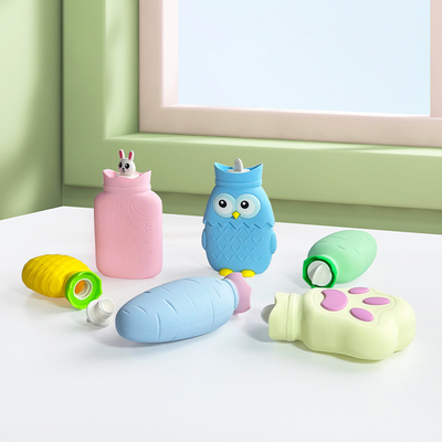 Un bon prix. Petit sac d'eau chaude en silicone étanche aux fuites avec couvercle amovible pour soulager la douleur en ligne