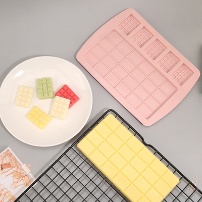 Un bon prix. Mousse de gaufre en silicone rose Pâte à muffins en silicone lisse pour gâteau à gaufres Chocolat en ligne