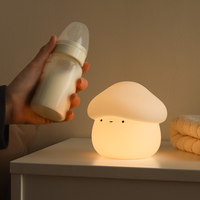 Lumière de nuit à champignons pour enfants Lumière de nuit en silicone éclairante 7 couleurs douces