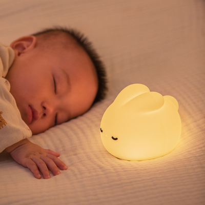 Un bon prix. Lumière de nuit de lapin pour les enfants Lampette mignonne Lampette 16 couleurs Tap Silicone pour enfants Lumière de nuit pour enfants Lumière de nuit USB rechargeable en ligne