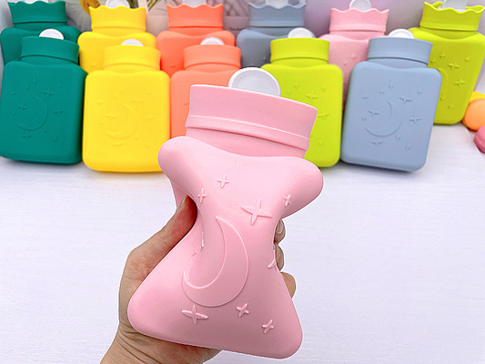 Un bon prix. Sac à bouteille d'eau chaude pour soulager la douleur Sans goût classique accepté Option personnalisée en ligne