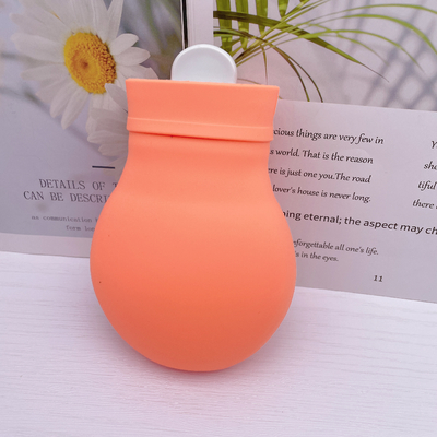 Un bon prix. Un sac à eau chaude en silicone doux et confortable pour la thérapie thermique et froide en ligne
