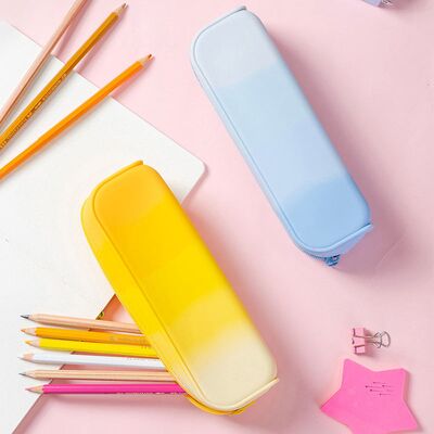 Un bon prix. 110g boîte à crayons en silicone de qualité alimentaire en silicone de matériau léger durable porte-monnaie pour bureau, école et voyage en ligne