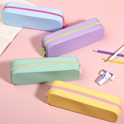 Un bon prix. Boîte à crayons en silicone ronde 14,5x11x4 cm Poids léger 110g Étui portable durable pour les fournitures scolaires et artistiques en ligne