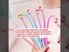 Une plume exécutive de luxe. Un instrument d'écriture pour soulager le stress plaqué or. Une boîte-cadeau avec gravure.